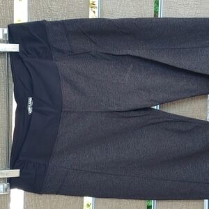 Kirkland signature Capri leggings size M black and gray‎